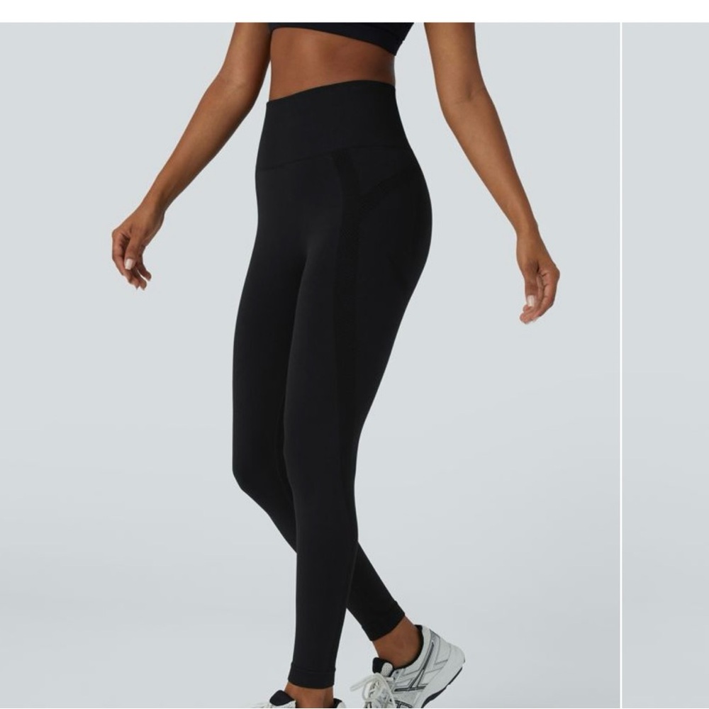 Halara Seamless Flow  high-waisted leggings